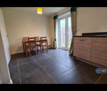 3 bedroom semi-detached house to rent - Photo 3