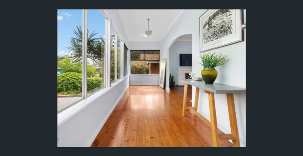 Chic Beach Cottage with character and charm - Photo 1