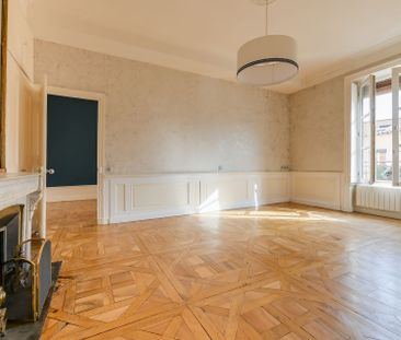 Location Appartement 4 pièces 127m² LYON 2ème - Photo 3