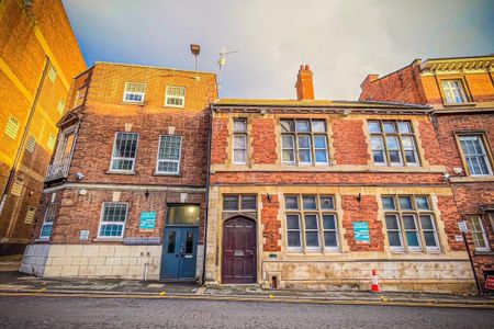 AWESOME 5 Bed Student Apartment in the City Centre - Photo 2