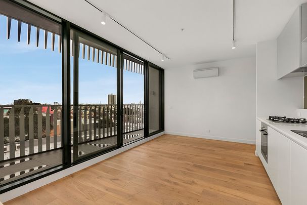 705/75 Palmerston Crescent, South Melbourne - Photo 1