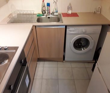 1 bed Apartment - To Let - Photo 4