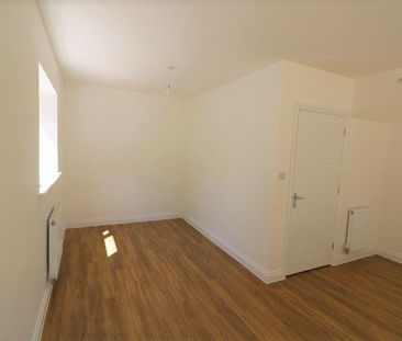 4 bedroom detached house to rent - Photo 5