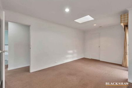 Charming 3-Bedroom Home in Florey - Photo 2