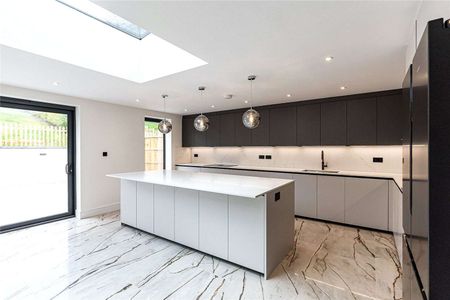 Silver Birches is a brand new four bedroom detached gated house with beautiful rear garden, centred in the Surrey Hills in the heart of Peaslake. - Photo 4