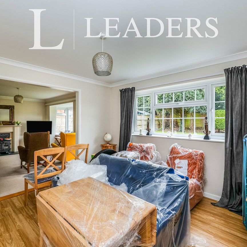 4 bedroom house to rent Wentworth Drive, Waterlooville, Hampshire, PO8 - Photo 1