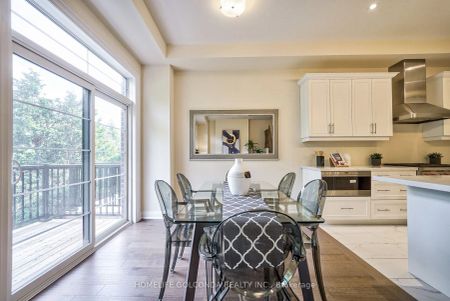 Condo Townhouse For Lease | N9258349 - Photo 5
