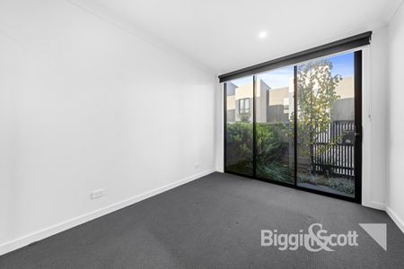 Modern Townhouse Rental - Prime Location! - Photo 4