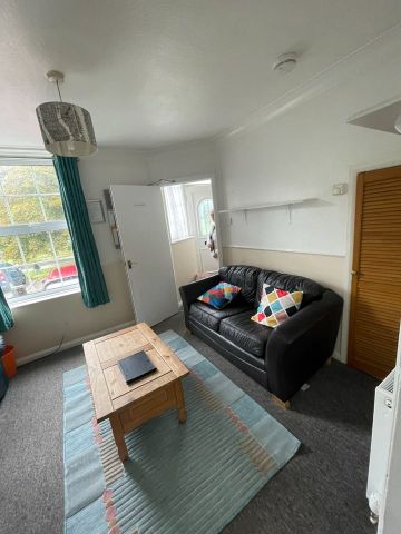 Room in a Shared House, The Highway, BN2 - Photo 2