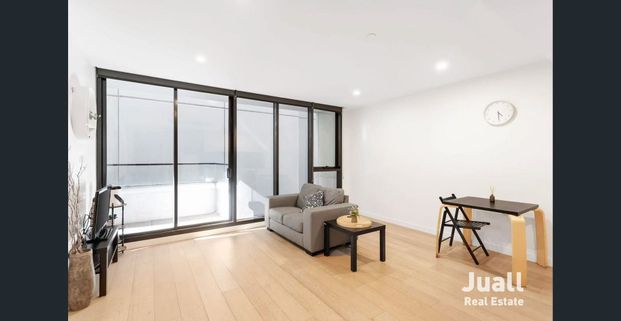 Stylish One-Bedroom Apartment with Private Balcony and Modern Interiors - Photo 1