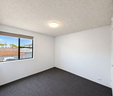 3/9 Watkins Street, The Junction - Photo 3