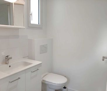 Location Appartement 1 pièce 18m² LA ROCHE SUR YON 85000 - Photo 3