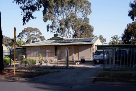 “Fresh & Bright Living in Parafield Gardens 🛋️✨” - Photo 4