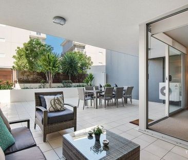 2 BEDROOM 2 BATH UNFURNISHED APARTMENT IN CENTRAL INDOOROOPILLY - Photo 3