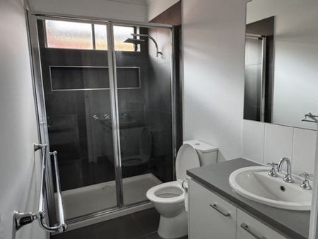 West End Luxury - Photo 2