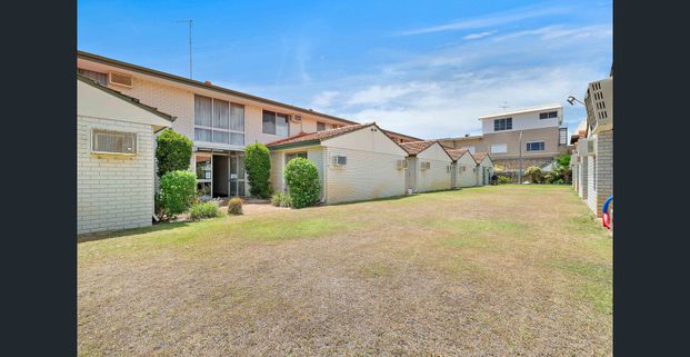 Convenience at Your Doorstep - Photo 1