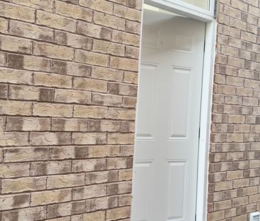 For Lease - 24 Mcdonough Gardens, Hamilton, Ontario - Photo 3