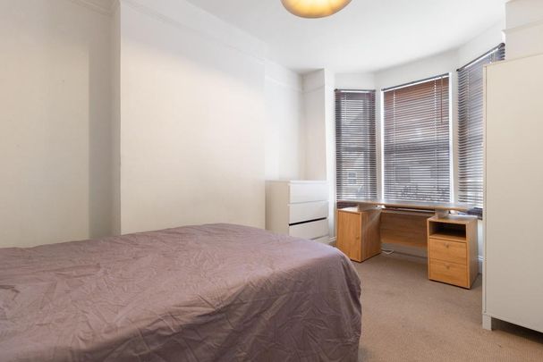 5 bedroom semi-detached house to rent - Photo 1