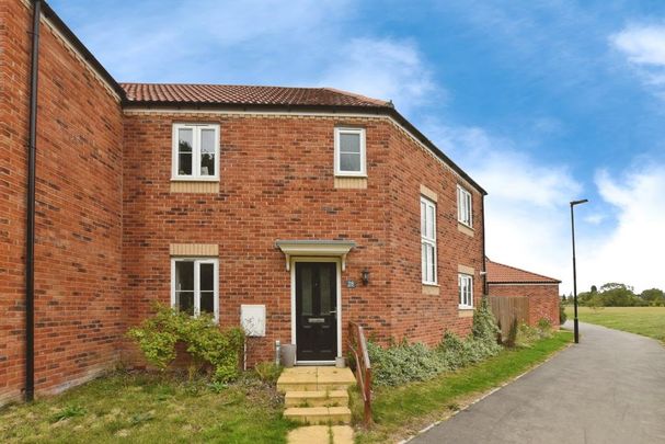 3 bedroom end of terrace house to rent - Photo 1