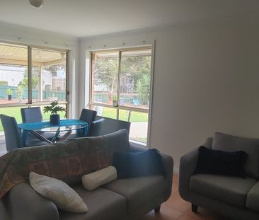 5-bedroom shared house / townhouse, Ronda Ave - Photo 4