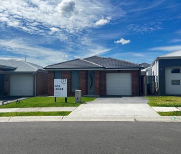 Modern Home with Solar Panels and Back-Up Battery - Photo 3