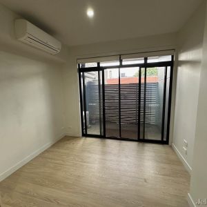 1/6 Koormiel Lane, Fitzroy North - Photo 2