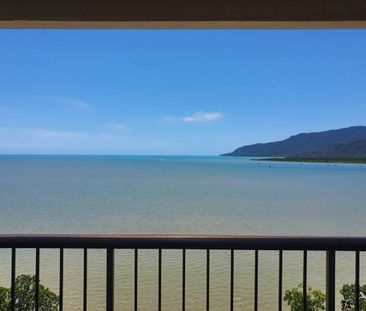 Inner city Penthouse with spectacular views of cairns waterfront! - Photo 2