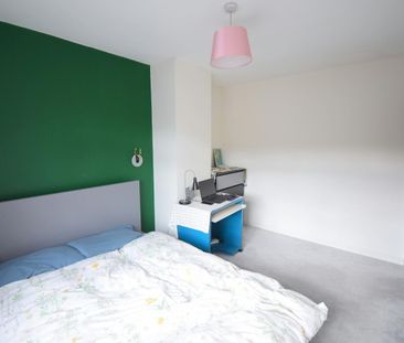 19 Ravenhill Court, BT68FS, Belfast - Photo 1