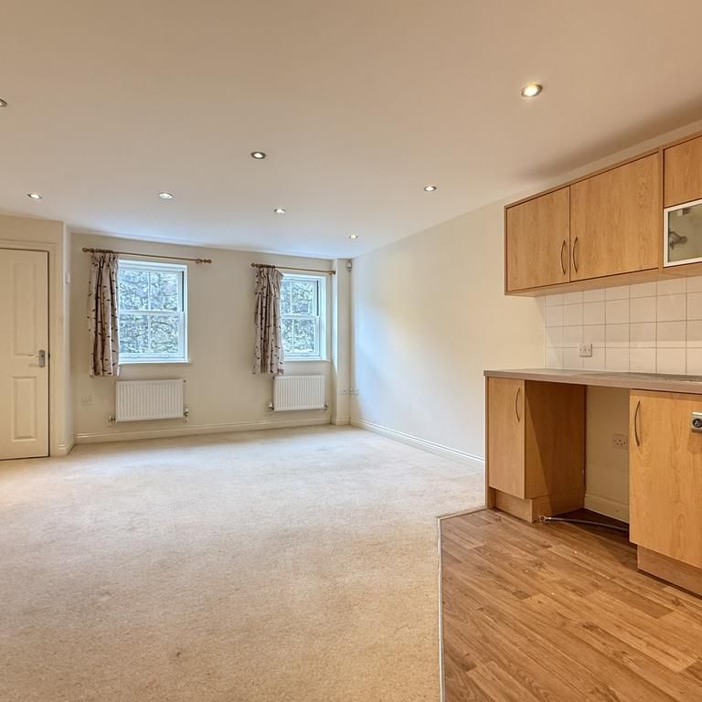 2 bedroom ground floor flat to rent - Photo 1