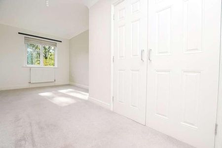 North Side Court, The Cardinals, Tongham, Farnham, GU10 - Photo 3