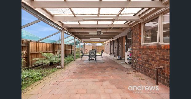 Court Location with Excellent Shedding & Entertaining - Photo 1