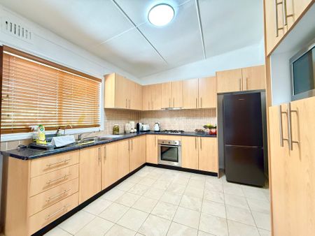 3 Bedroom Family home - Photo 2