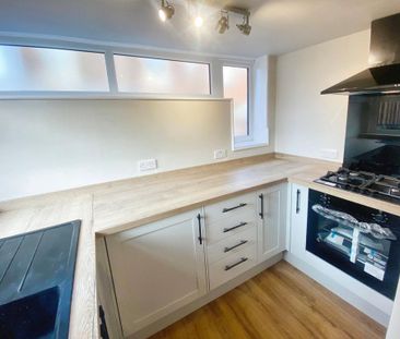 2 bedroom end of terrace house to rent - Photo 5