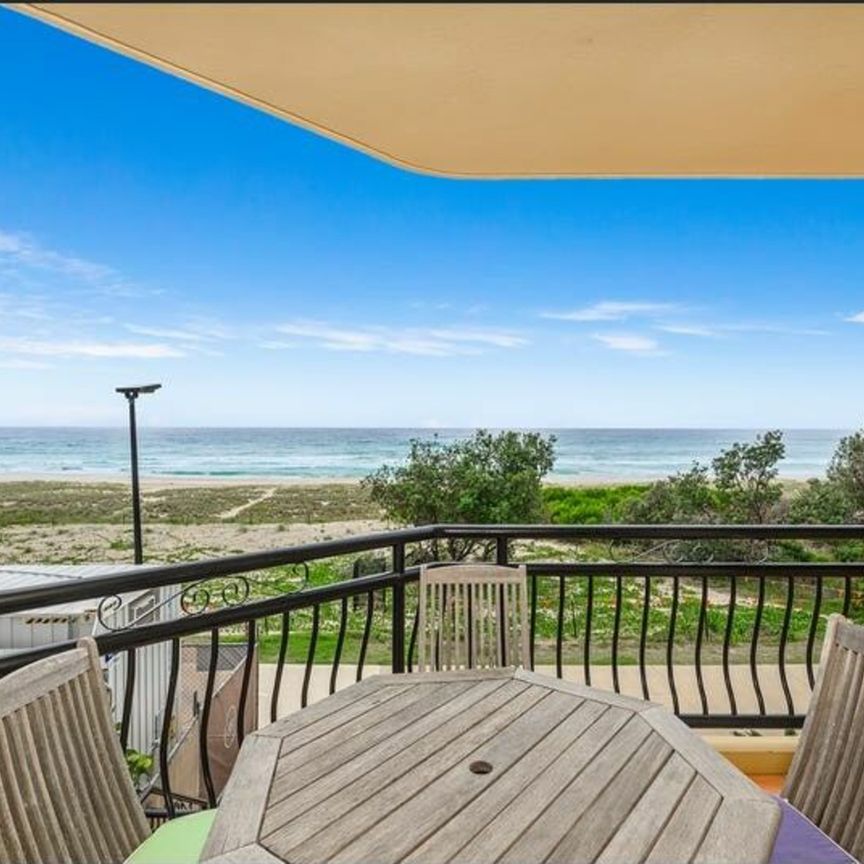 ABSOLUTE BEACHFRONT LIFESTYLE - BOUTIQUE APARTMENT BLOCK - Photo 1