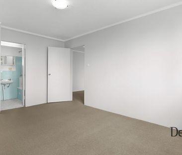 Conveniently Positioned One Bedroom Apartment In Prime Location - Photo 1