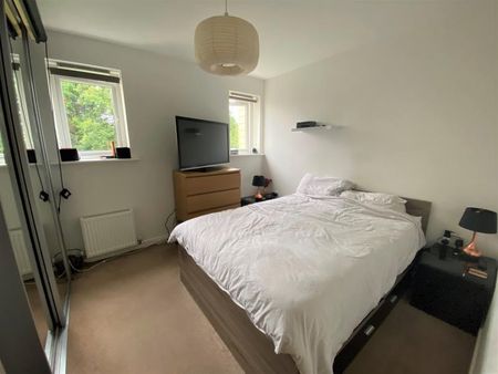 Victory Place, Addlestone, Surrey, KT15 - Photo 2