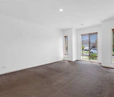 13 Page Close, Pakenham VIC 3810 - House For Rent | Domain - Photo 2