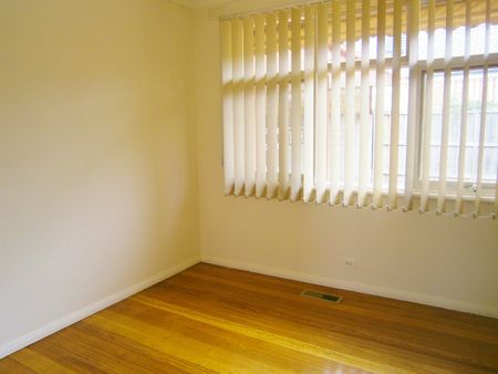 3 BEDROOM FAMILY HOME - Photo 2