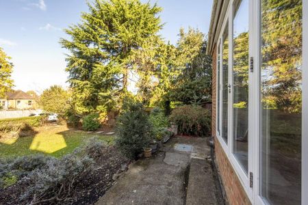 3 bedroom flat to rent - Photo 4