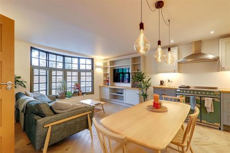 3 bedroom end of terrace house to rent - Photo 2