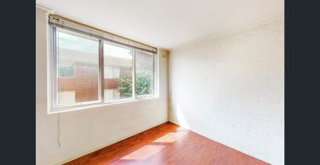 Bright & Peaceful 1 Bedroom Apartment in Prime Location - Photo 4