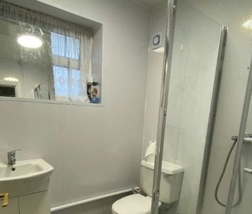 House share to rent on - Photo 3