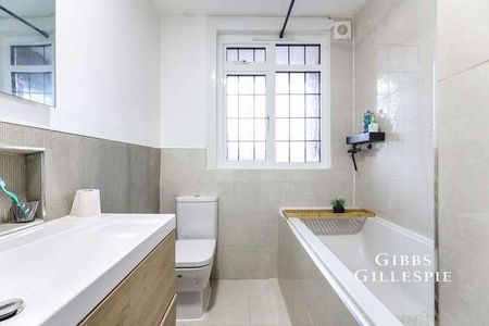 Green Tiles, Green Tiles Lane, Denham, Uxbridge, UB9 - Photo 3