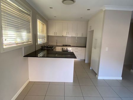 16/221A North Rocks Road, North Rocks NSW 2151 - House For Rent | Domain - Photo 2