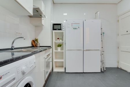 Large room in Fernán Gonzalez Street - Photo 3