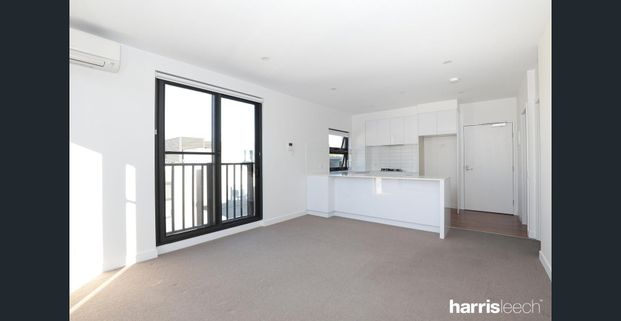 Modern Two Bedroom Apartment in Brunswick West - Photo 1