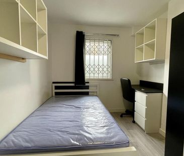 3 bedroom flat to rent - Photo 6