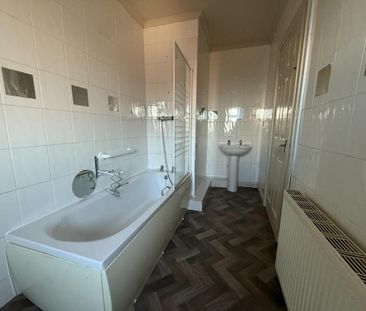 3 bedroom flat to rent - Photo 6