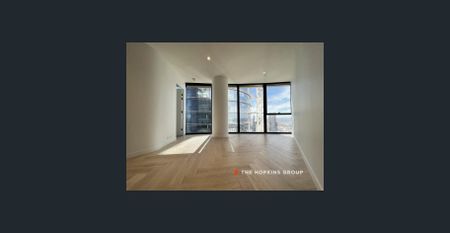 NEAR NEW 2 BEDROOM LUXURY APARTMENT WITH CAR PARK - Photo 4