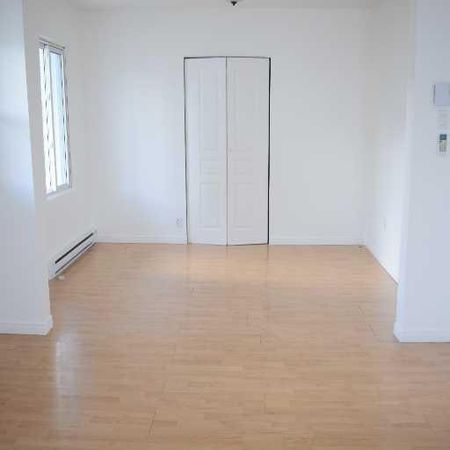 Grand logement 4 1/2 rénové disponible pour octobre - Photo 3